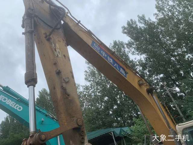 雷沃重工 FR220E 挖掘机