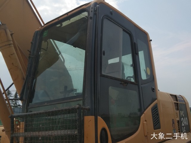 小松 PC240LC-8 挖掘机