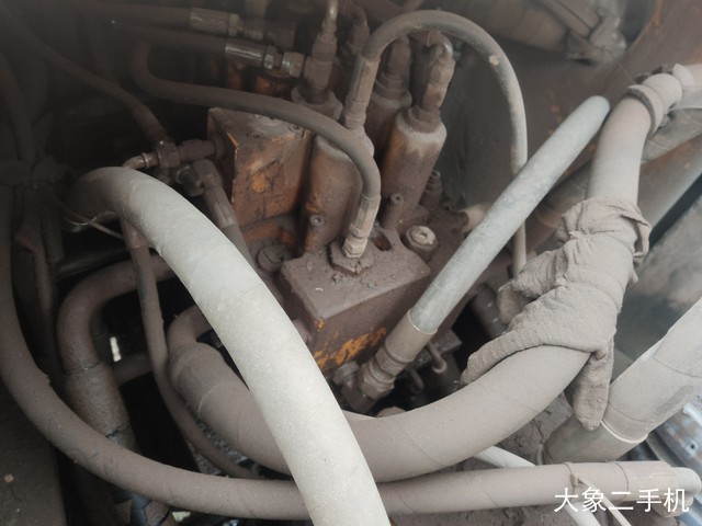 现代 R225-7 挖掘机