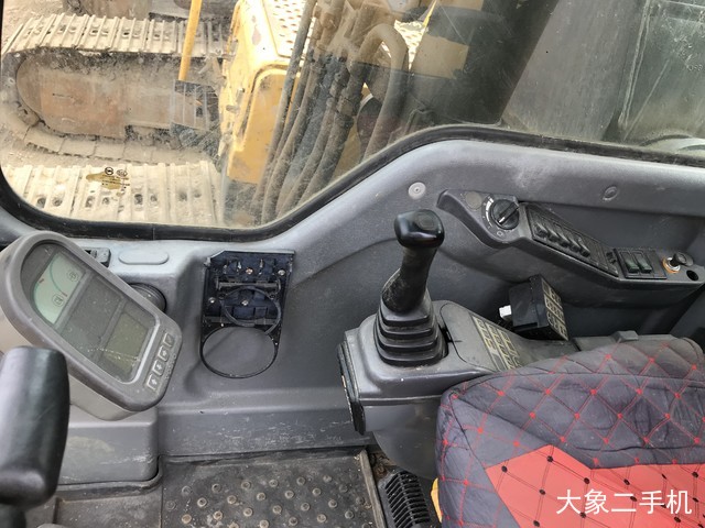 沃尔沃 EC240B 挖掘机