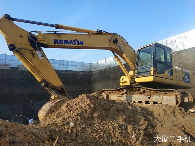 小松 PC220-8 挖掘机