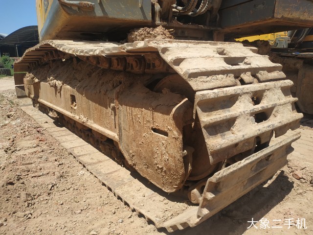 徐工 XE215C 挖掘机