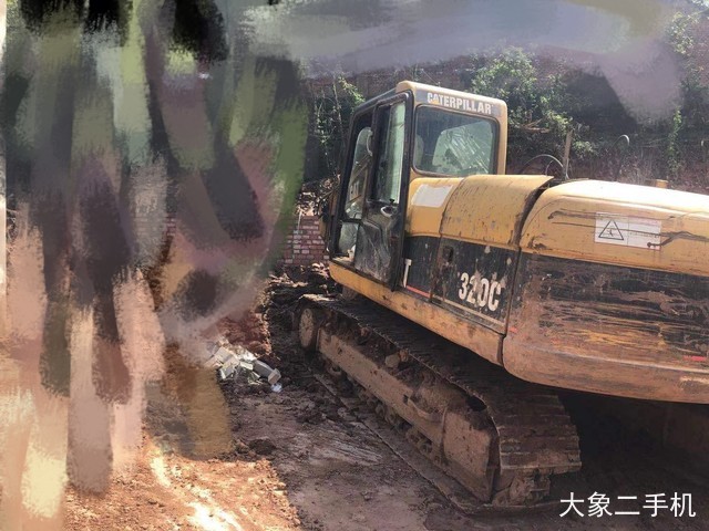 卡特彼勒 320C 挖掘机