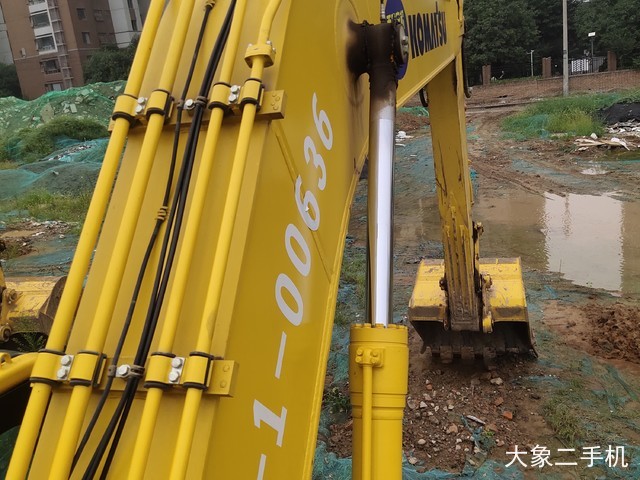 小松 PC220-8M0 挖掘机