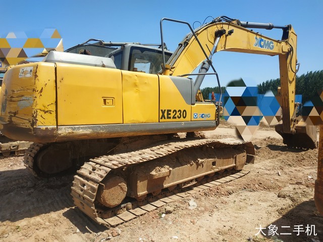 徐工 XE215C 挖掘机