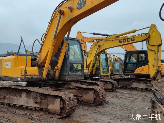 现代 R225-7 挖掘机