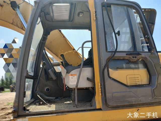 徐工 XE215C 挖掘机