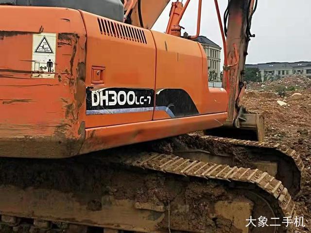 斗山 DH300LC-7 挖掘机