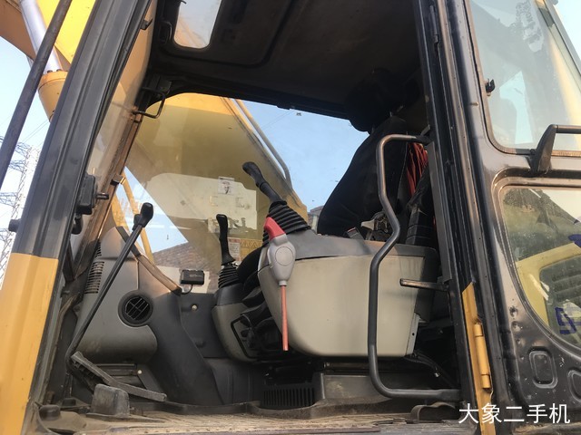 小松 PC220-8 挖掘机