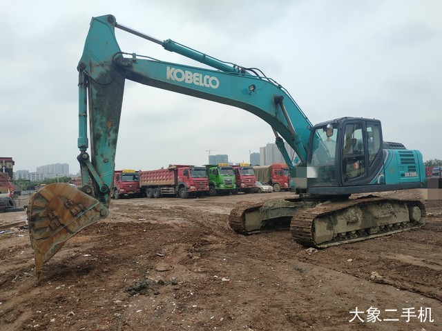 神钢 SK260LC-10 挖掘机