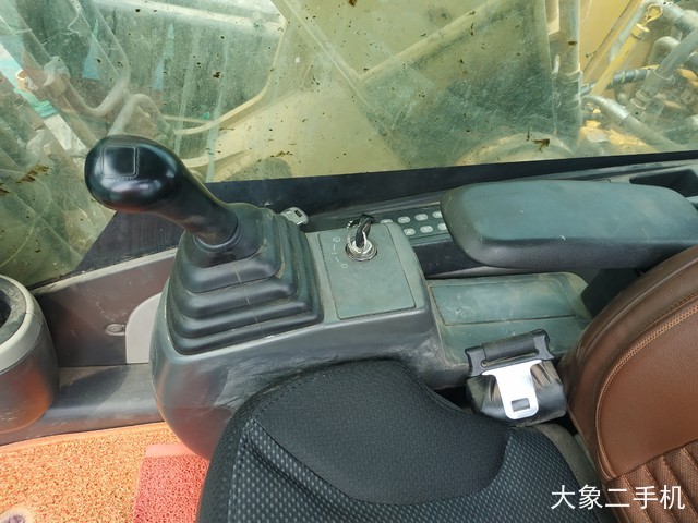 卡特彼勒 323D2L 挖掘机