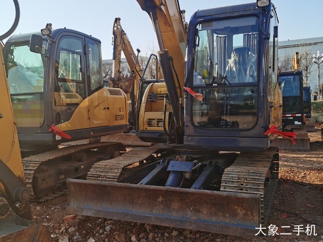 徐工 XE75D 挖掘机
