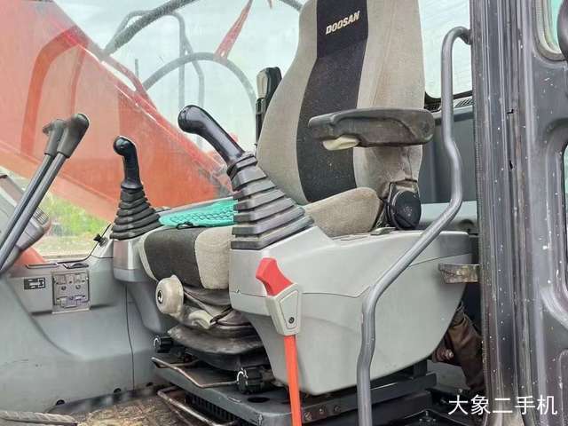 斗山 DX120-9C 挖掘机