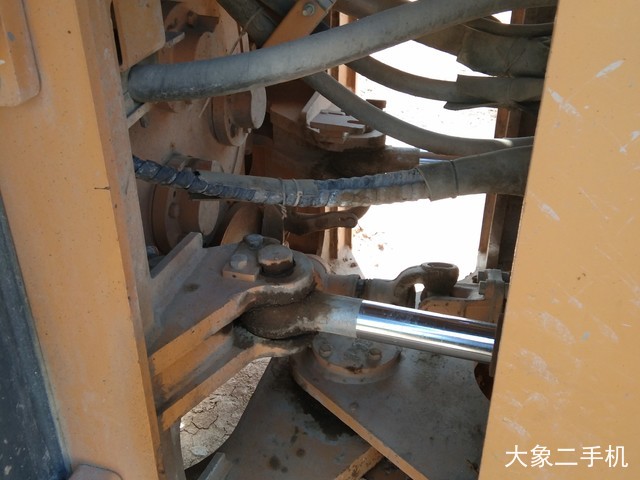 龙工 LG833B 装载机