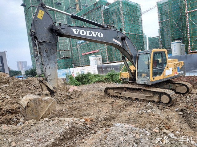 沃尔沃 EC240BLC 挖掘机