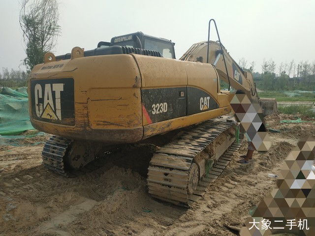 卡特彼勒 323DL 挖掘机