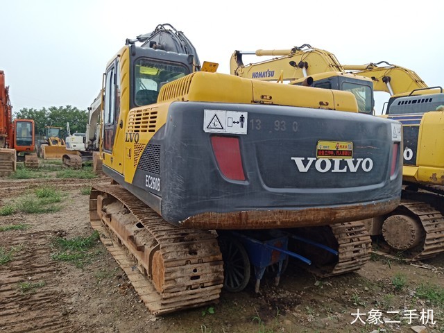 沃尔沃 EC210B 挖掘机