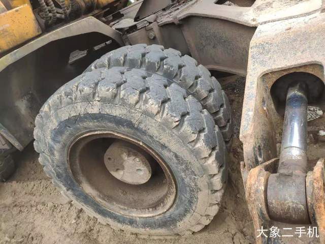 现代 R210W-5 挖掘机