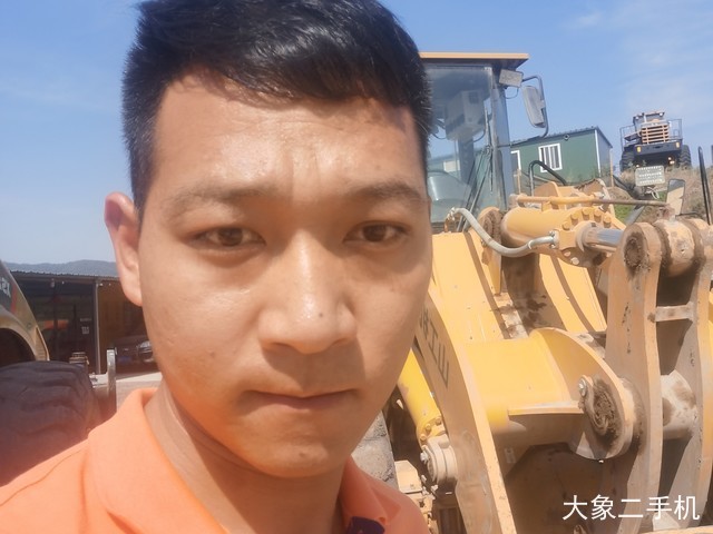 山工 SEM652D 装载机