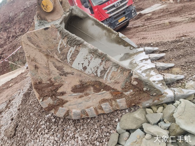 现代 R225-7 挖掘机