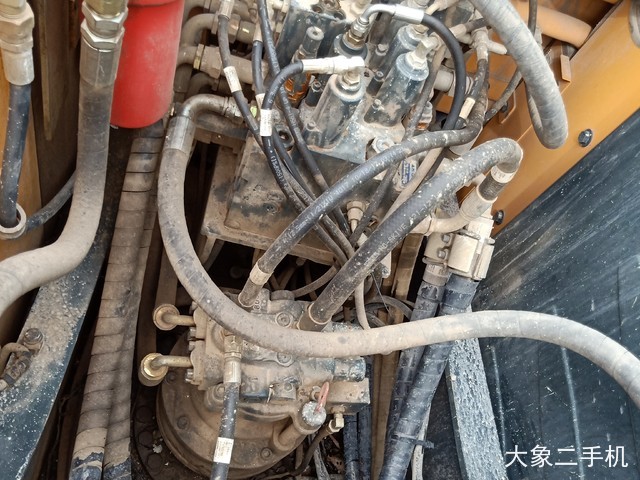 现代 R210WVS 挖掘机