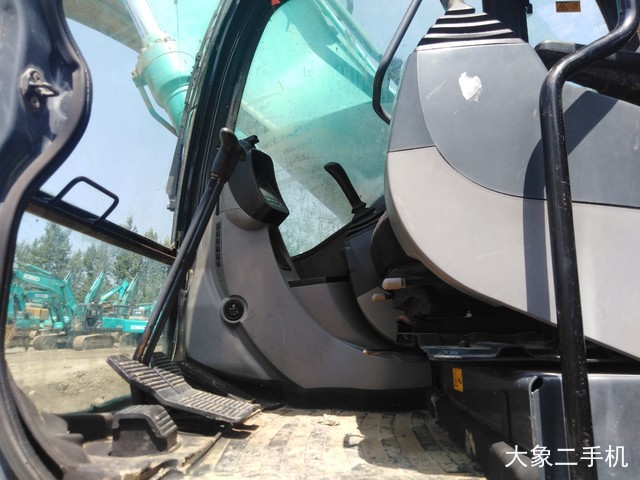 神钢 SK250-8 挖掘机