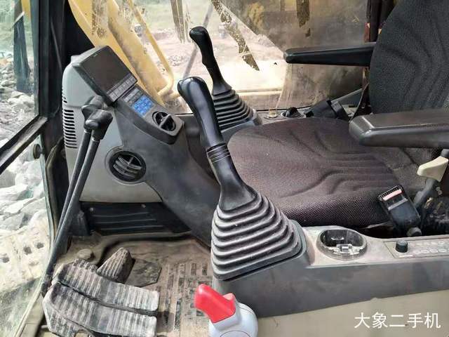 小松 PC240LC-8 挖掘机