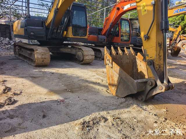 徐工 XE200DA 挖掘机