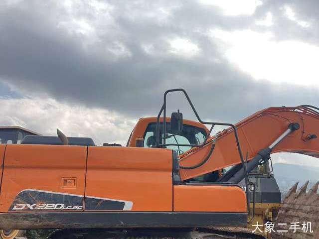 斗山 DH220-9E 挖掘机