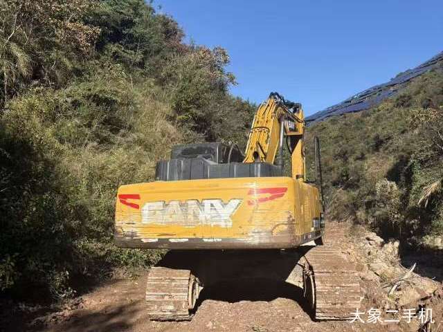 三一重工 SY215C 挖掘机