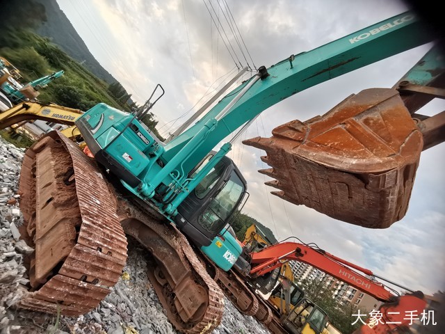 神钢 SK350LC-8 挖掘机