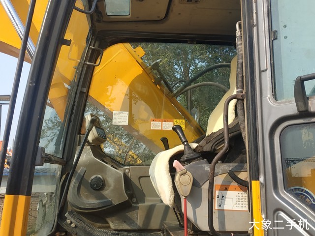 龙工 LG6215 挖掘机