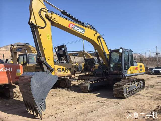 徐工 XE240D 挖掘机