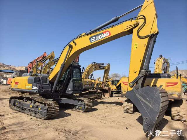 徐工 XE240D 挖掘机