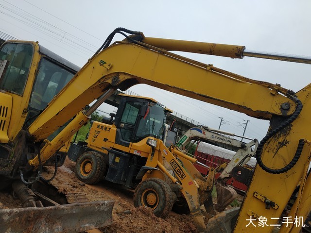 现代 R60-7 挖掘机