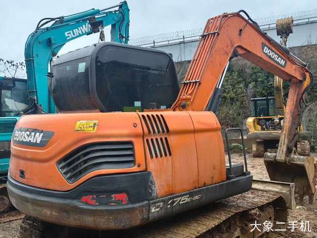 斗山 DX75 挖掘机