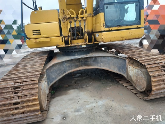 小松 PC220-8M0 挖掘机