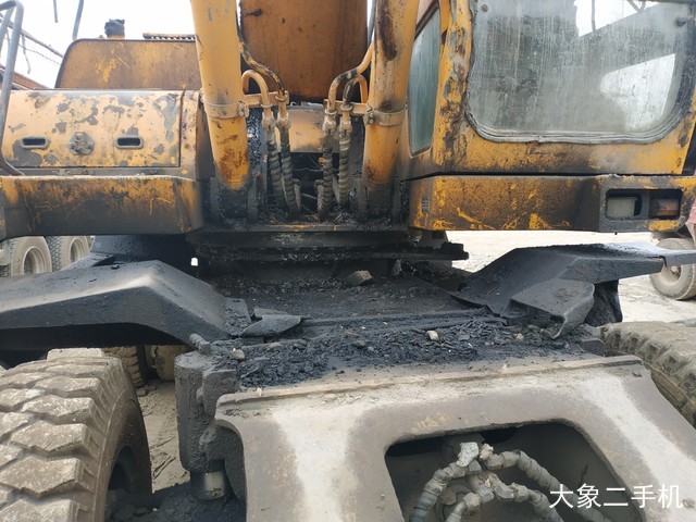 现代 R210W-5 挖掘机