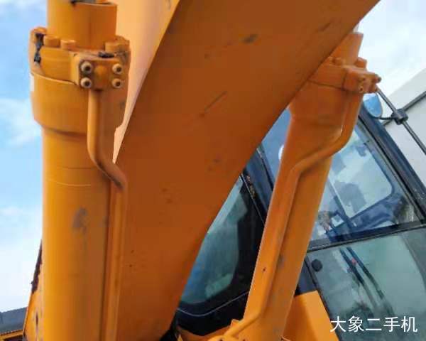 龙工 LG6225E 挖掘机