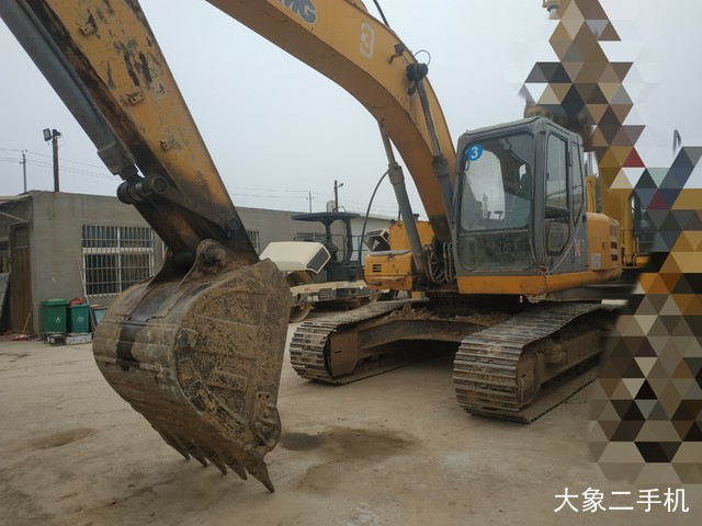 徐工 XE210 挖掘机