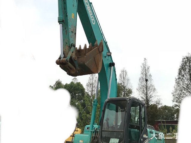 神钢 SK210LC-8 挖掘机