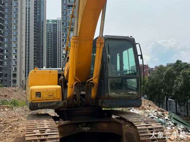 现代 R215-9 挖掘机