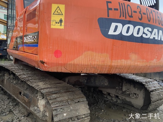 斗山 DH220 挖掘机