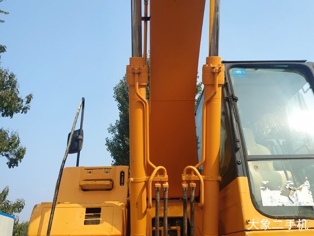 龙工 LG6215 挖掘机