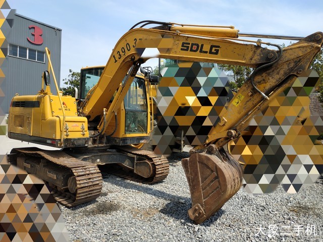 山东临工 E680F 挖掘机