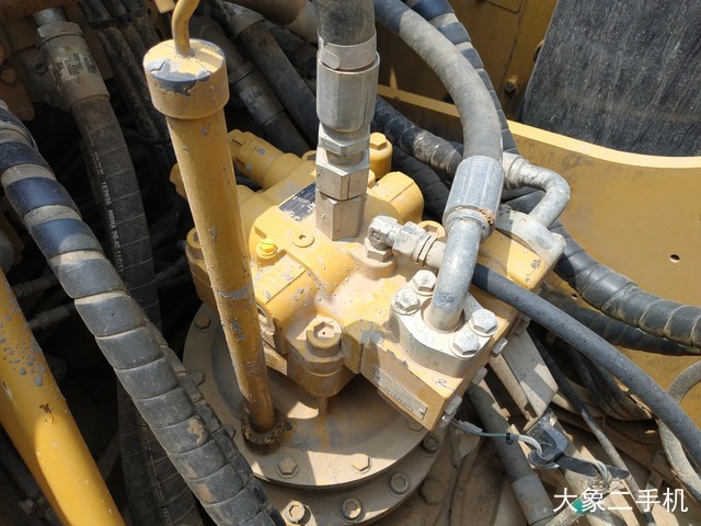 卡特彼勒 323D2L 挖掘机