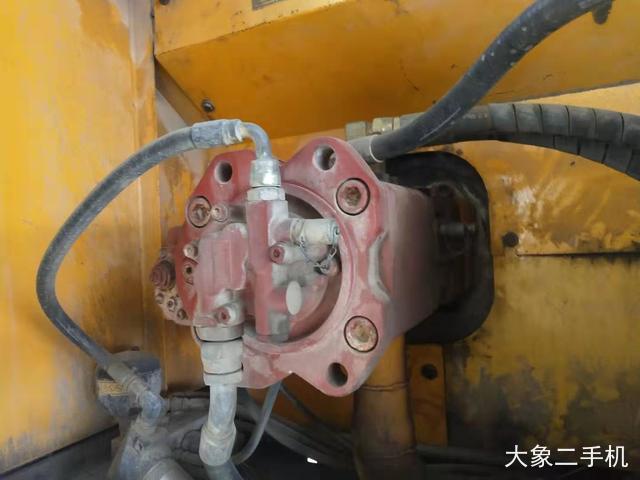 现代 R215-7 挖掘机