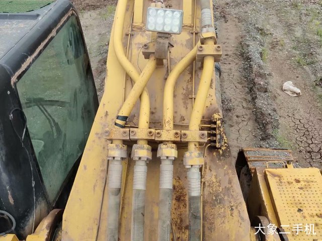 卡特彼勒 374DL 挖掘机