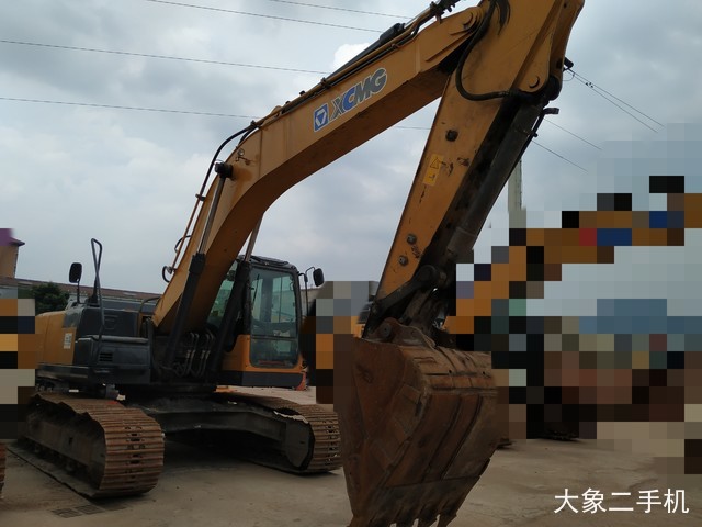 徐工 XE265C 挖掘机