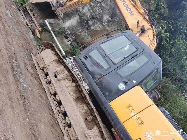 现代 R225-7 挖掘机